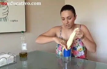 Pamela Sanchez ensinando como fazer uma buceta caseira