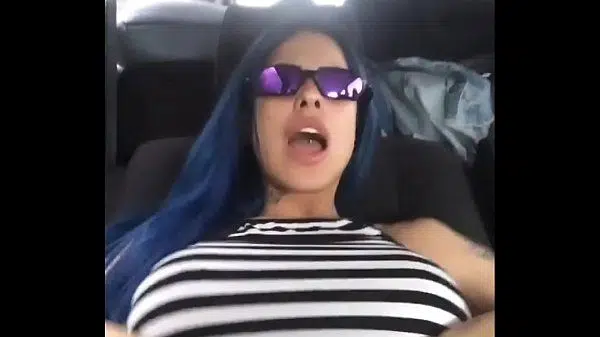 MC Tati Zaqui pelada mostrando os peitos