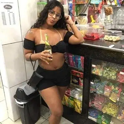 Novinha Comendo Bosta Em Troca de um IPHONE