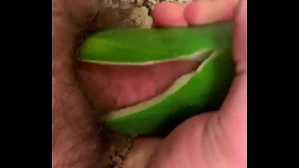 Colocando pepino