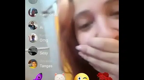 Novinha pelada na live