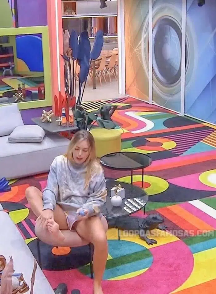 Bárbara Heck pelada mostrando buceta no BBB22