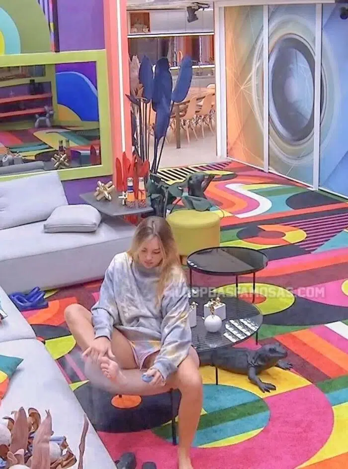 Bárbara Heck pelada mostrando buceta no BBB22