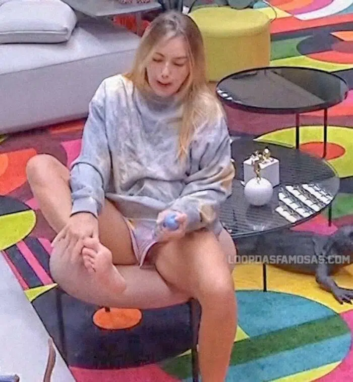 Bárbara Heck pelada mostrando buceta no BBB22