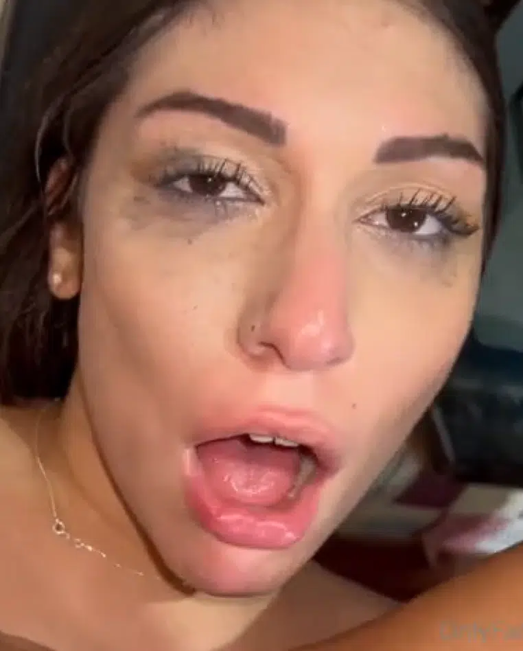 Melina khalifa transando dando cuzinho pra 4 homens