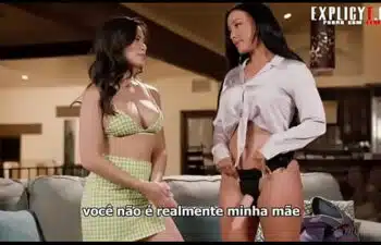 Madrasta ensinando sua enteada novinha a transar legendado