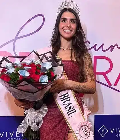 Sabrina Saraiva pelada a buceta mais bonita do Brasil